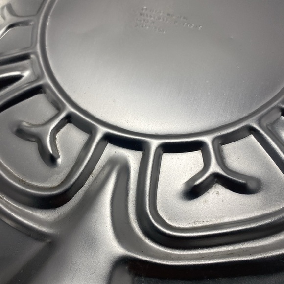 Wilton medal or medallion cake pan.  Nothing better than a Wilton. - Picture 5 of 7
